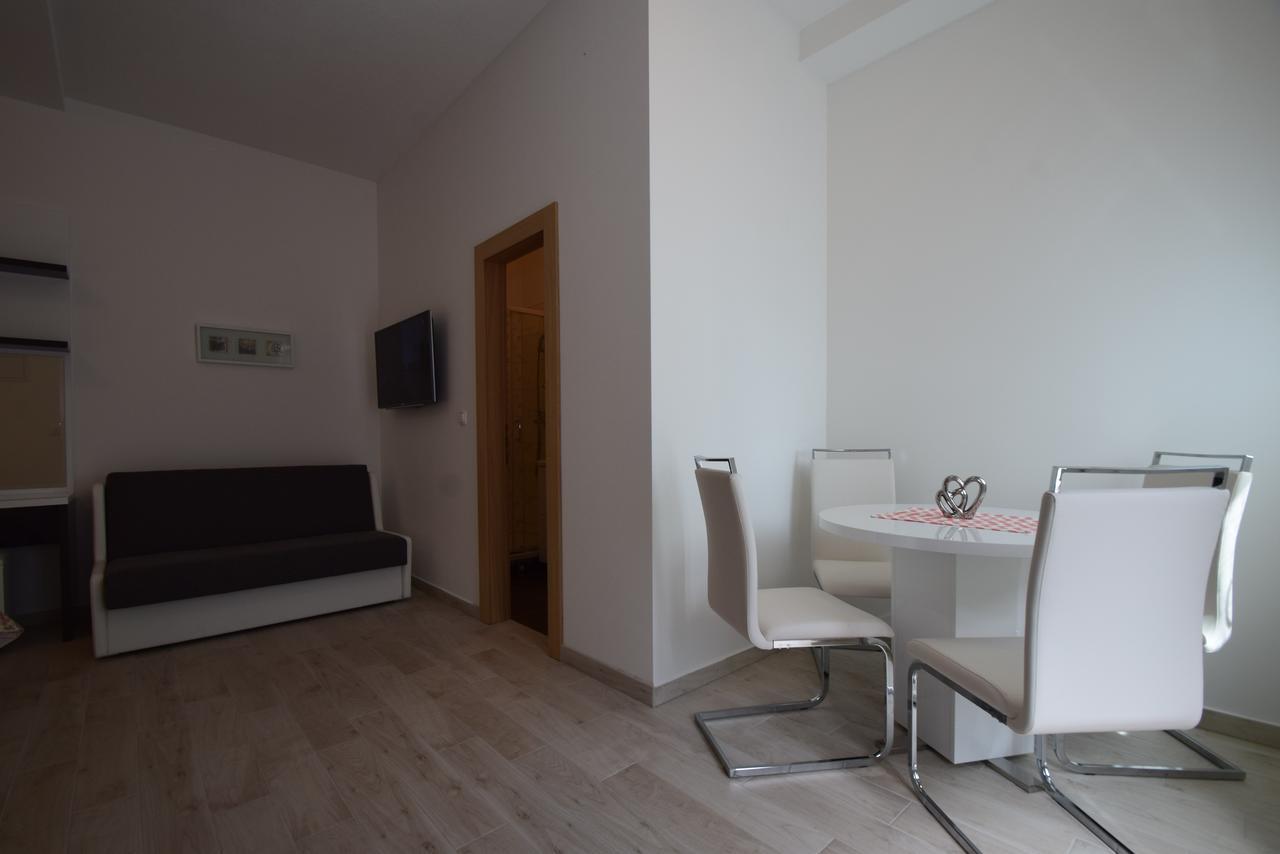 Apartment Anica Kuk 스타리그라드 파클레니차 외부 사진
